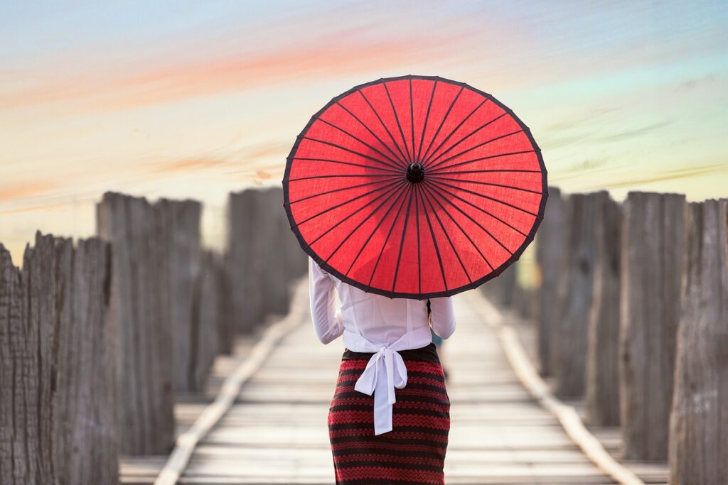 umbrella, woman, boardwalk-1822478.jpg