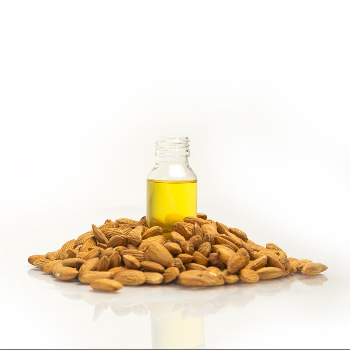 almond, almond oil, dry-3408470.jpg