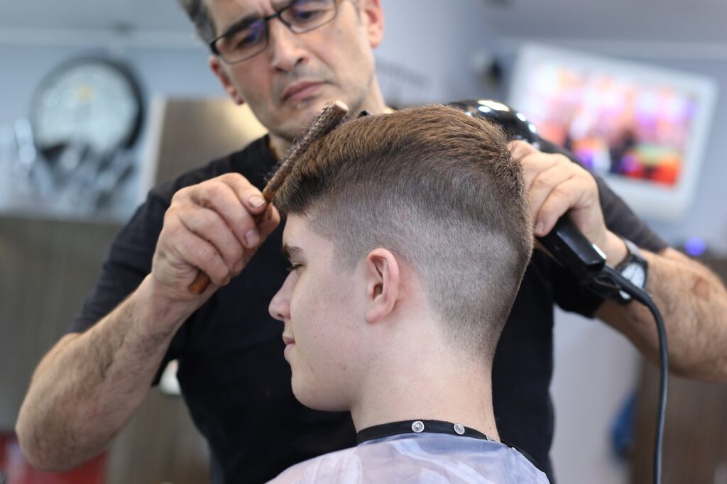 haircut, barber, hairstyle-4019676.jpg